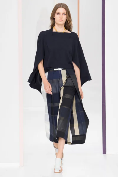 Look 19